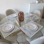 V & G House Daire