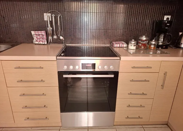 V & G House * Tripoli